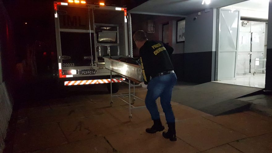 Jovem assassinado a tiros e facadas deu entrada no IML de Cascavel