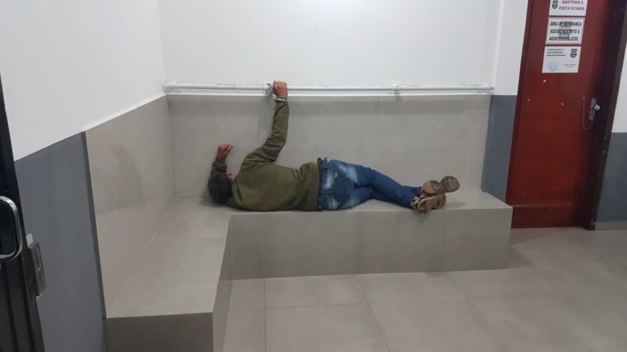 Folgado! Homem invade Detran, furta pneu e é detido pela Polícia Militar