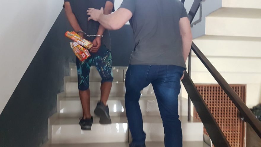 Com mandado de prisão por furto, homem de 35 anos é detido pelo GDE