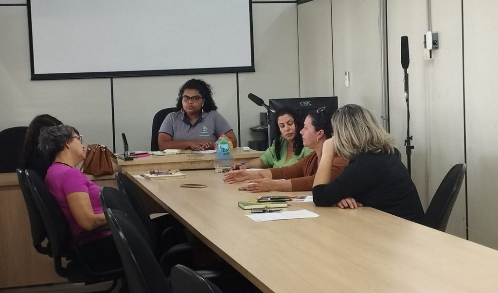 Reunião para debater políticas públicas para mulheres é realizada em Cascavel