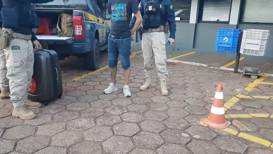 Polícia Rodoviária Federal detém indivíduo com maconha durante abordagem em Santa Tereza