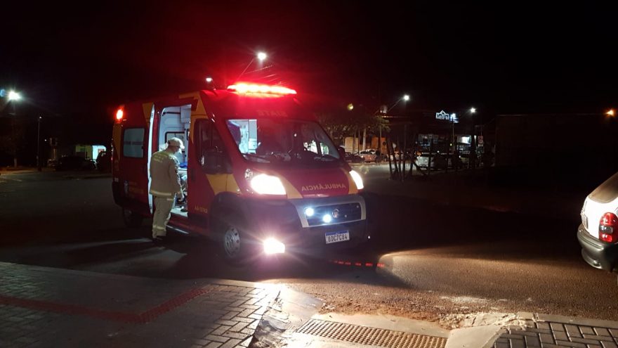 Motociclista fica ferido em colisão na Avenida Tito Muffato