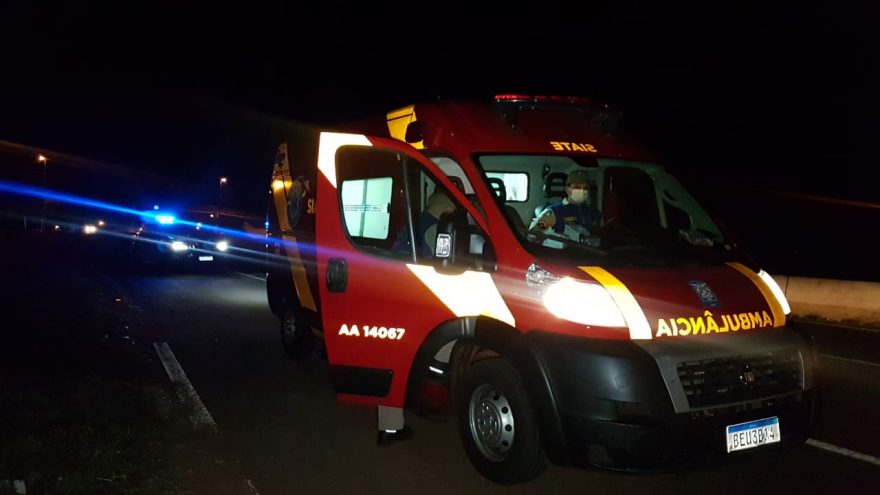 Duas pessoas ficaram feridas em acidente envolvendo motocicleta no Trevo Cataratas