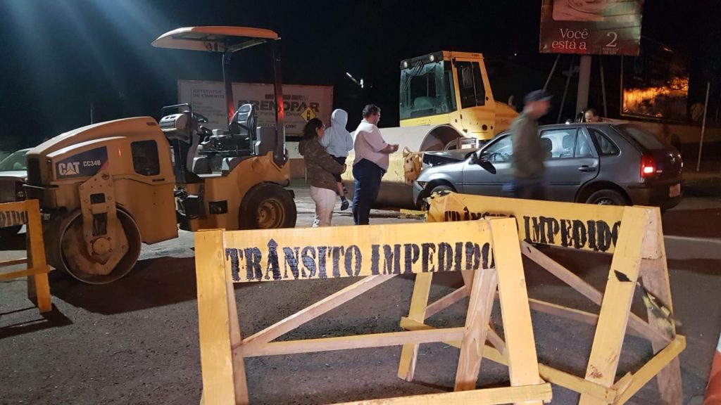 Forte colisão entre carro e trator deixa homem ferido no Centro