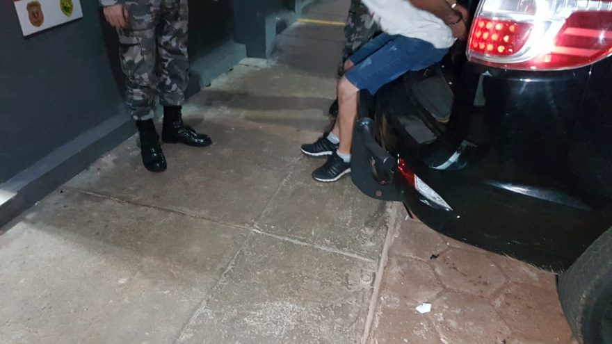Homem com mandado de prisão em aberto é detido pelo Choque
