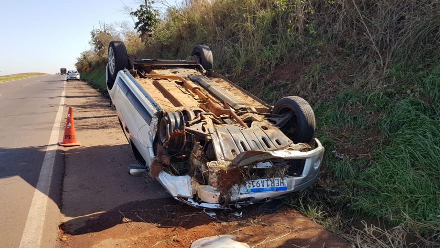 Mulher fica ferida após capotamento na BR-467 entre Cascavel e Toledo