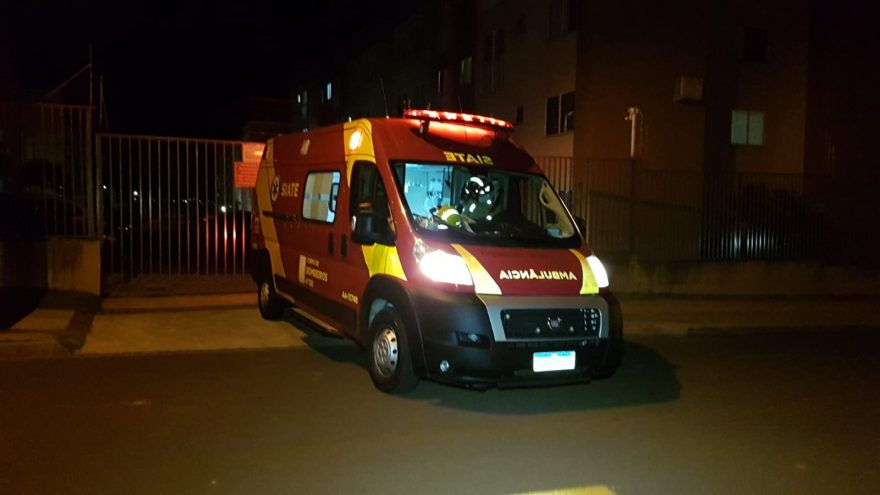 Homem sofre queda de moto e pede socorro do Siate em Casa