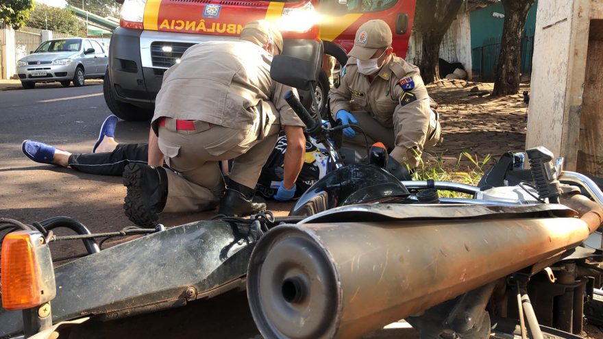 Motociclista fica ferido em acidente de trânsito na Rua Pedro Baú, no Bairro Universitário
