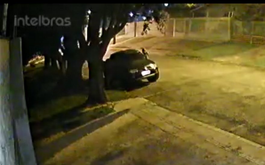 Vídeo mostra caminhonete L200 sendo furtada no Bairro Universitário