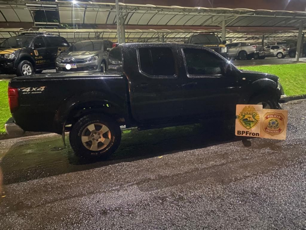 BPFron e Polícia Federal recuperam caminhonete furtada e 592kg de maconha em Foz do Iguaçu