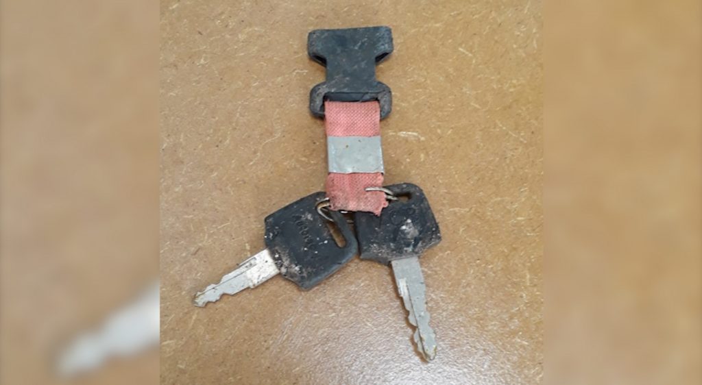 Chaves de motocicleta foram encontradas na Avenida Rocha Pombo