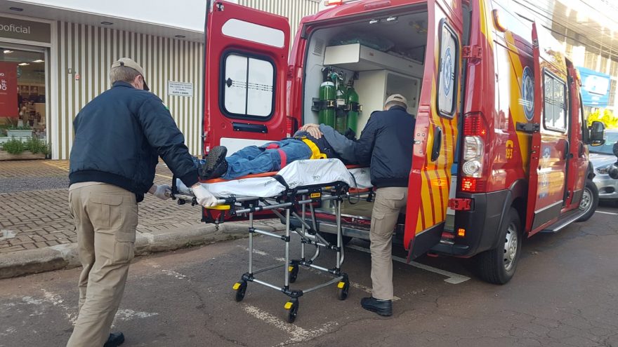 Motociclista fica ferido em acidente no Centro de Cascavel