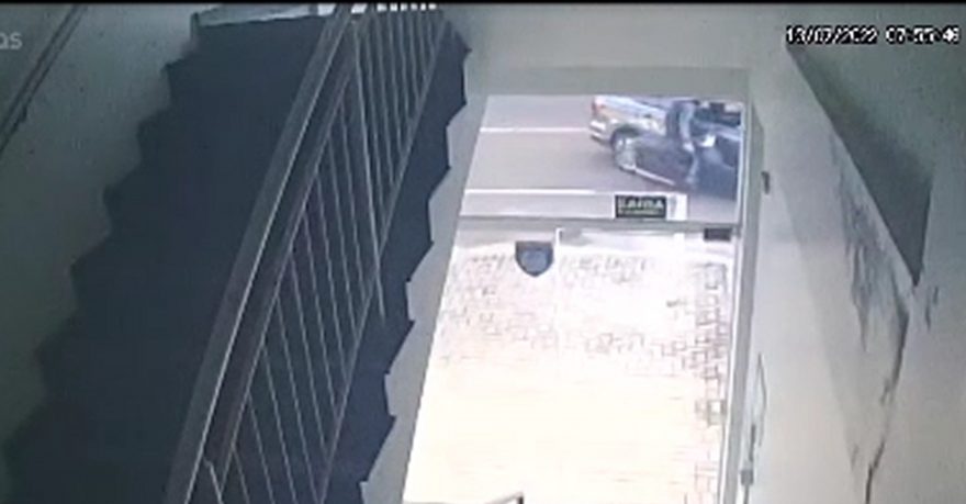 Câmeras de segurança mostram como ocorreu o acidente no Centro de Cascavel nesta manhã