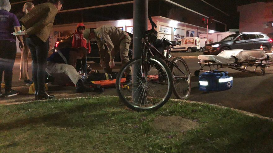 Colisão entre automóvel e bicicleta deixa adolescente ferido na Av. Piquiri