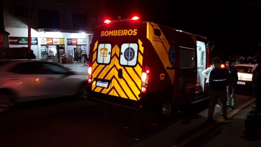 Ciclista fica ferido em acidente na Rua Ipanema