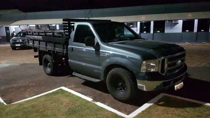 Ladrões furtam caminhonete F-350 e abandonam veículo a poucos metros, na Região do Lago