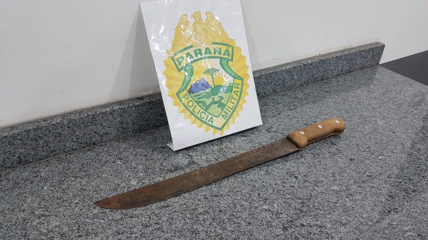 Homem ameaça esposa com facão é preso pela Polícia Militar