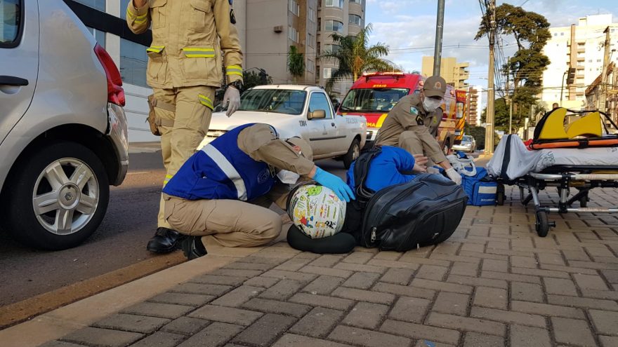 Colisão entre três veículos é registrada na Rua Minas Gerais, no Centro