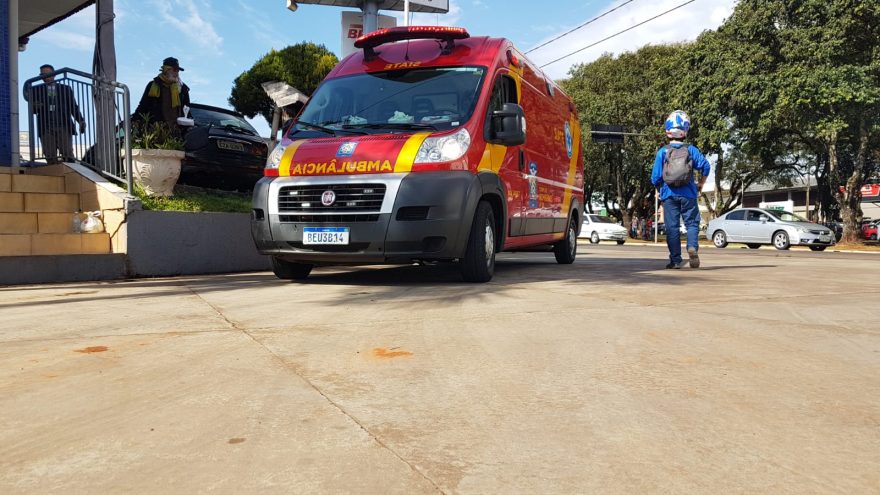 Colisão entre dois patinetes deixa mulher ferida no Centro