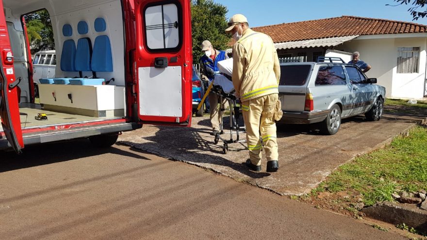 Homem fratura o braço após cair de escada em residência no Bairro Canadá