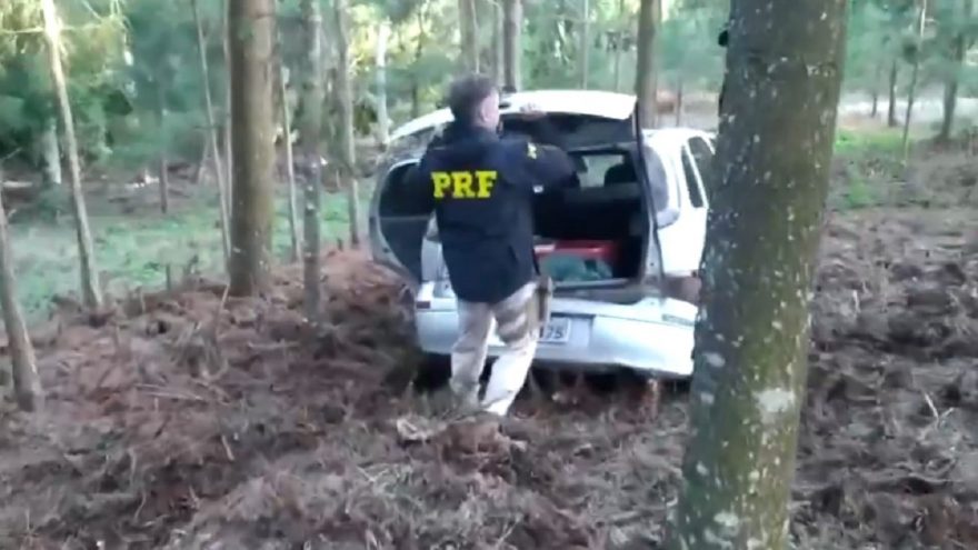 Vídeo mostra perseguição da PRF que terminou com apreensão de maconha na BR-277