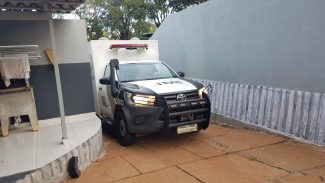Corpo de bebê de seis meses que se afogou com leite materno chega no IML; mãe presta depoimento