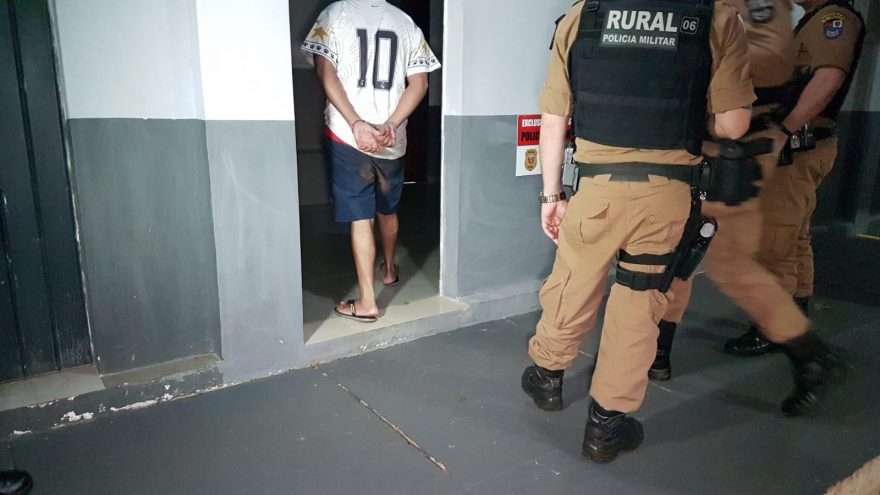 Carro com registro de furto é recuperado e jovem é detido por receptação
