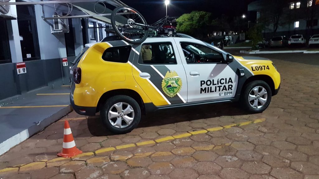 Bicicleta furtada é recuperada pela Polícia Militar e dois indivíduos são detidos