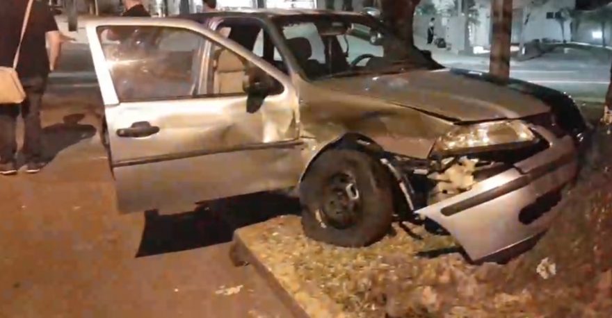 Gestante sofre contusões em forte colisão entre carros no Centro