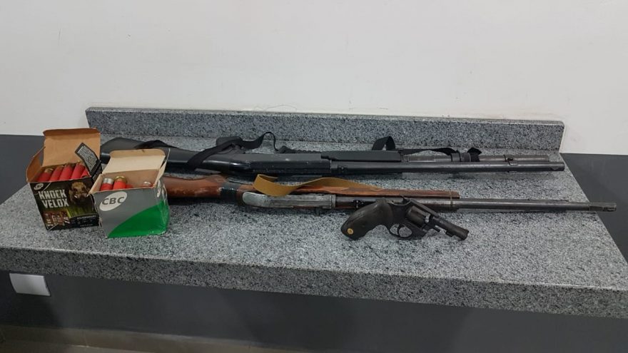 Homens são encaminhados à delegacia de Cascavel em posse de armas de fogo irregulares