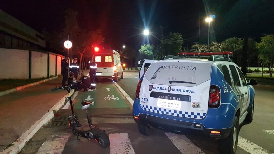 GM aciona SAMU após mulher sofrer queda de patinete elétrico no centro