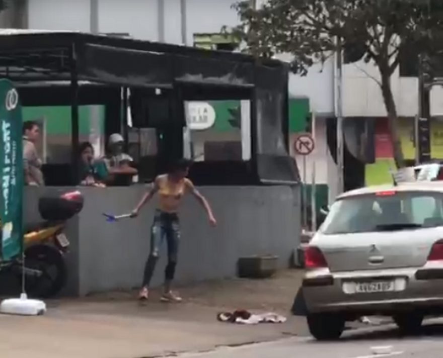 Vídeo mostra mulher agredindo homem no Centro de Cascavel