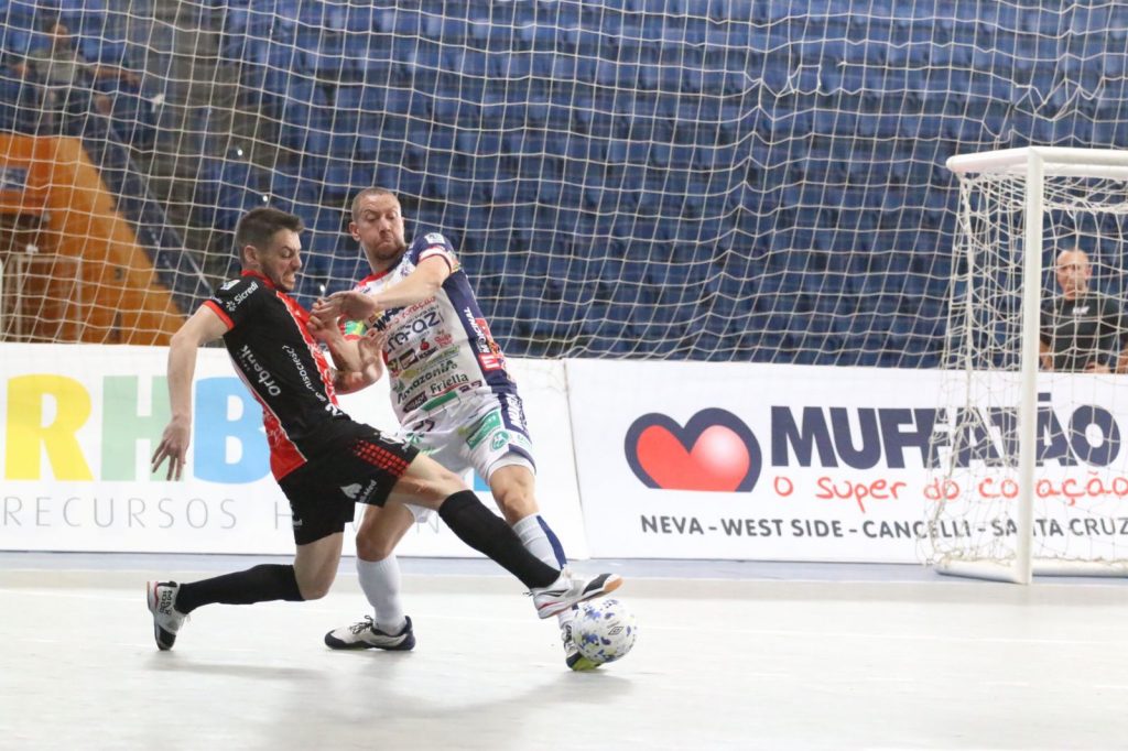 Na despedida de Carlão, Cascavel Futsal empata com Joinville e mantém vice-liderança da LNF