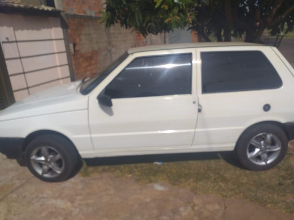 Uno branco com placas IJP-2313 foi furtado na Rua Jade, no Bairro Esmeralda Uno branco com placas IJP-2313 foi furtado na Rua Jade, no Bairro Esmeralda