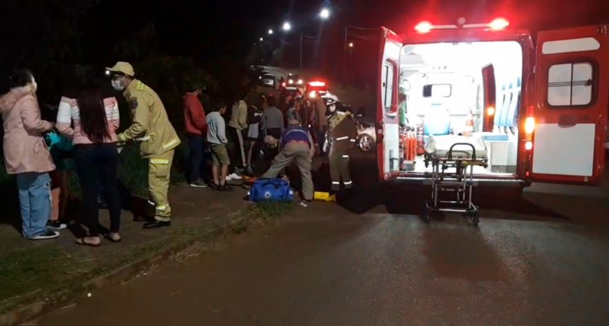 Colisão frontal deixa duas pessoas feridas no Bairro Sanga Funda