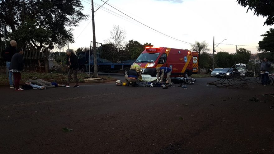 Motociclistas têm lesões graves em forte colisão no Bairro Morumbi