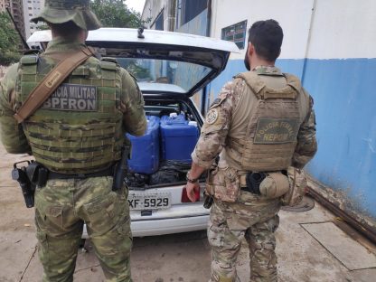 Veículo carregado com agrotóxicos é apreendido em Foz do Iguaçu Imagem referente a Veículo carregado com agrotóxicos é apreendido em Foz do Iguaçu