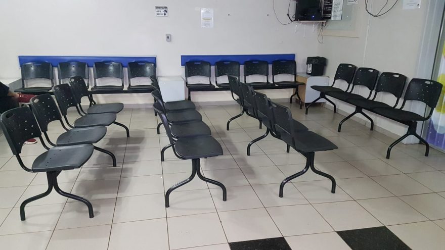UPA Tancredo está praticamente vazia nesta segunda-feira (18)
