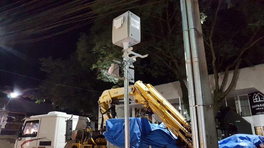 Rua Paraná conta com mais um radar de fiscalização; equipamento foi instalado nesta madrugada