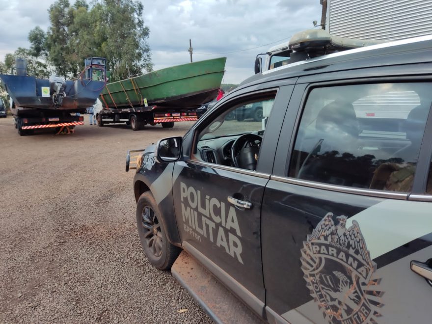 BPFRON e PF apreendem embarcações e caminhão carregados com cigarros contrabandeados em Marechal