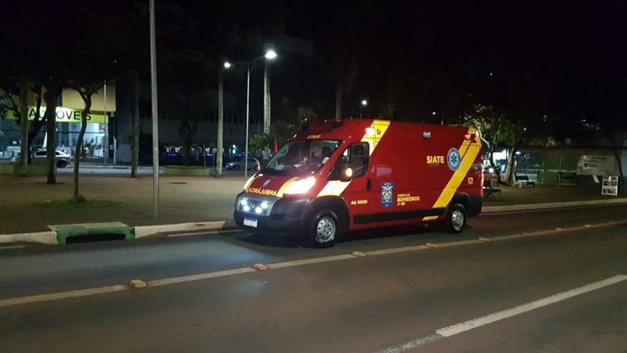 Ciclista fica ferido ao sofrer queda na ciclovia da Av. Brasil