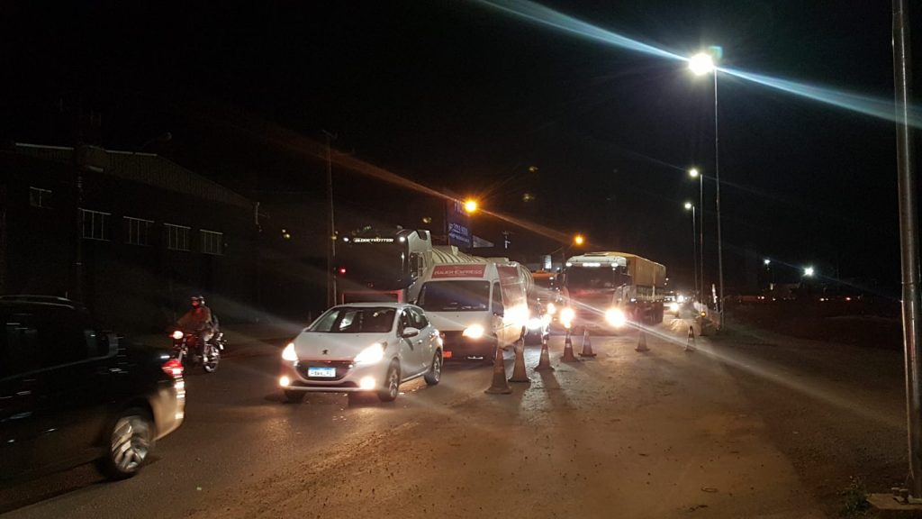 Grande movimento no Trevo Cataratas é registrado após caminhão quebrar