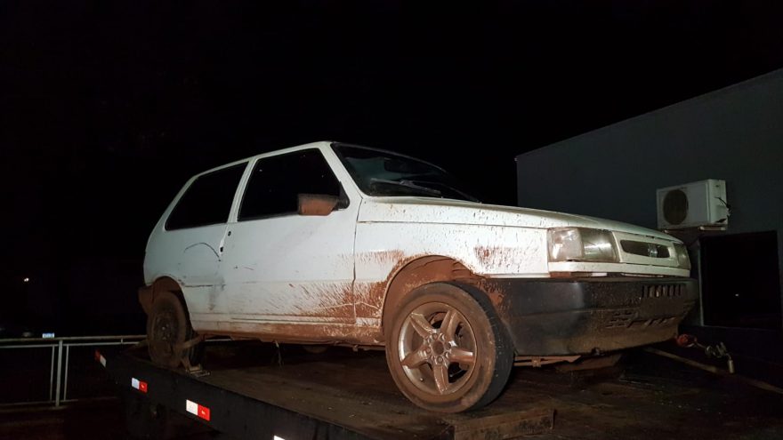 Fiat Uno com queixa de furto é recuperado pela PM na Tito Muffato