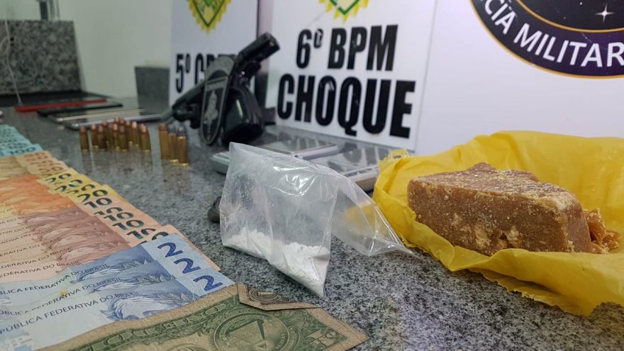 Trio é detido com drogas, arma e munições no Jardim Padovani