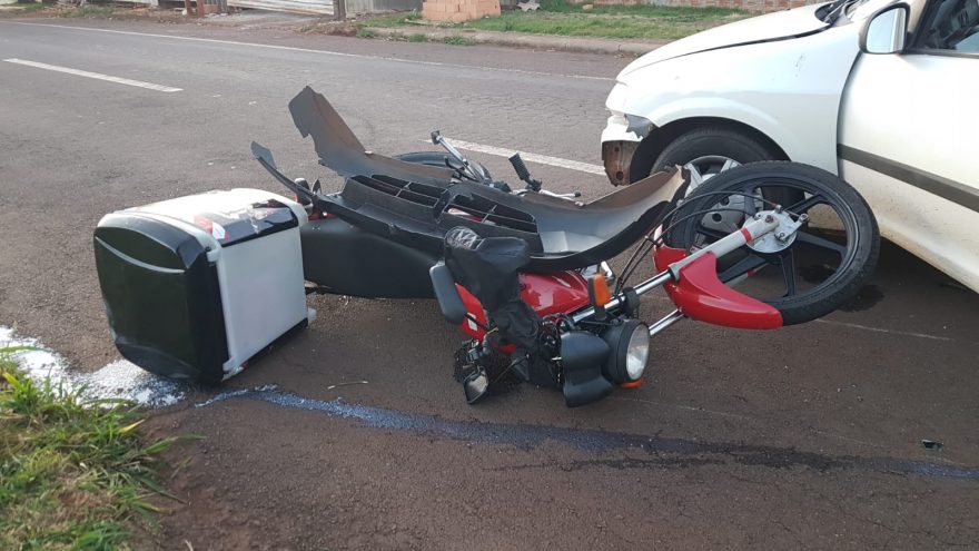 Carro e moto se envolvem em colisão no Parque Verde e Corpo de Bombeiros é acionado
