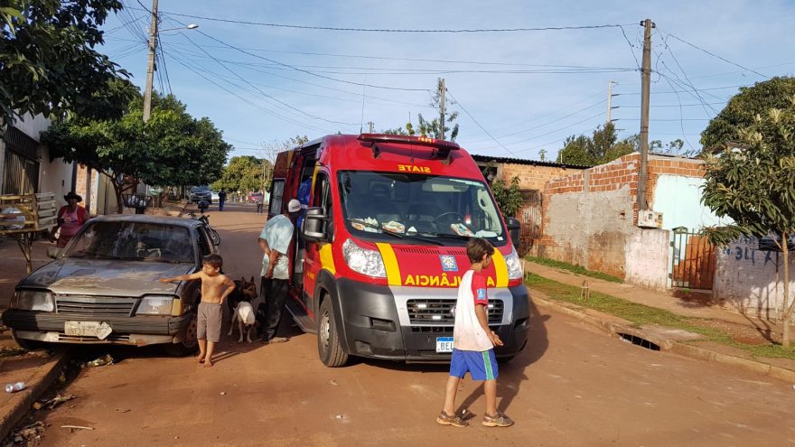 Homem é socorrido pelo Siate após cortar dedo com maquita no Melissa