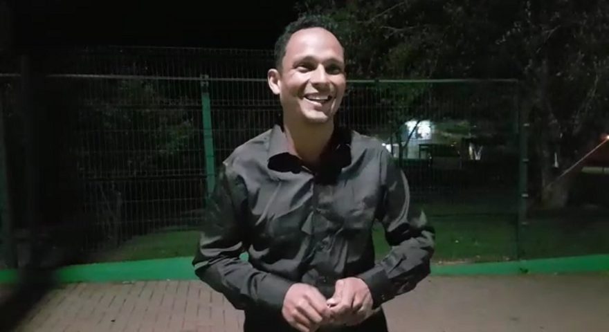 Final feliz e com um sorriso no rosto, dono de moto busca veículo depois de 20 dias
