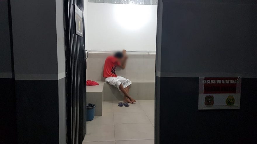Homem invade residência, tranca porta do quarto e abusa de sua vizinha, no Bairro Interlagos