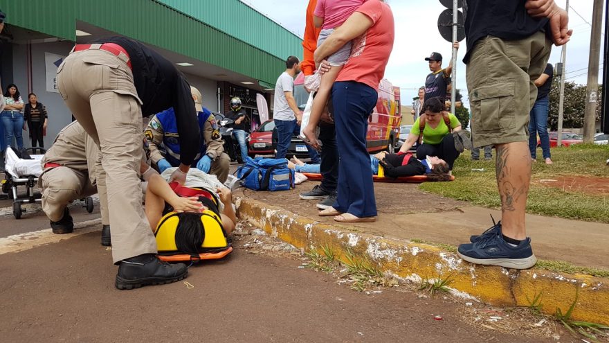 Motociclista e pedestre ficam feridas em atropelamento no Parque Verde