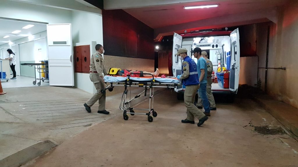 Corpo de Bombeiro socorre vítima de atropelamento